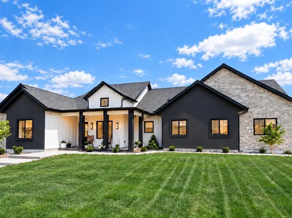 500 N Corsair Cir, Sioux Falls, SD 57110