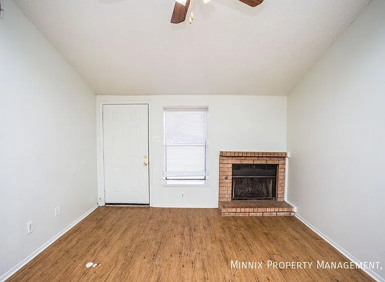 128 N Troy Ave #B — Photo 2