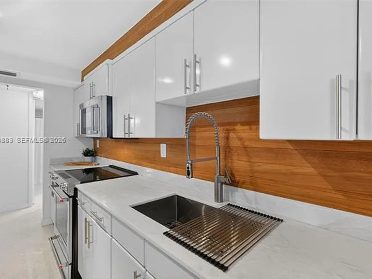 2401 Collins Ave #1406 — Photo 14