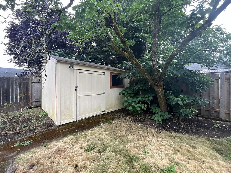 2430 SE Park Ave — Photo 50