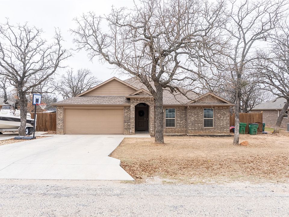 1st image of 207 Shady Oaks Dr