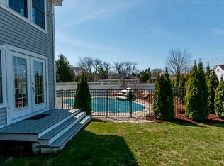 17 Craig St, Charlestown, RI 02813