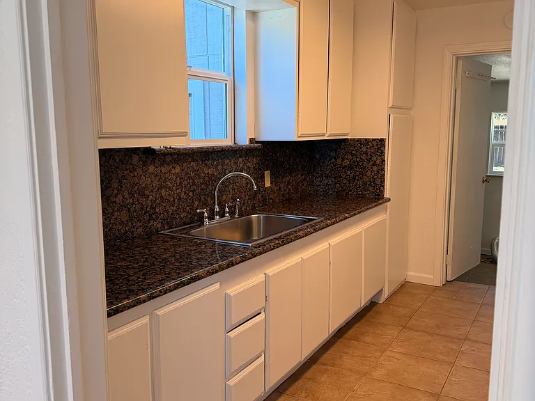 1450 Bristol Ave — Photo 9