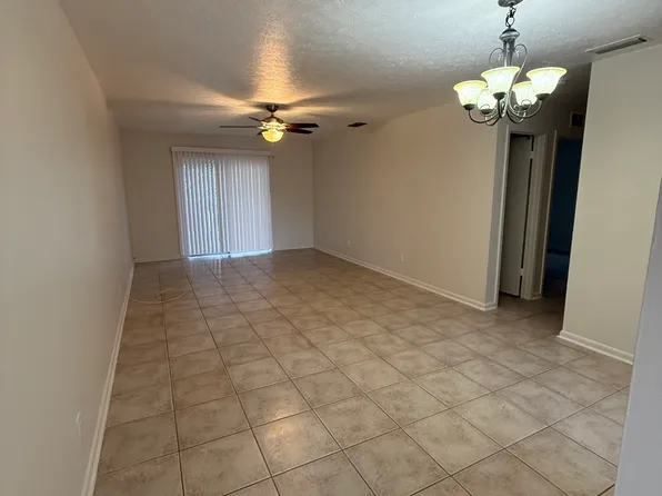 4911 York St APT 4, Cape Coral, FL 33904