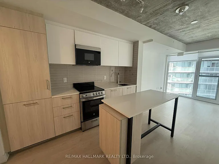 65 Mutual St #908 — Photo 3