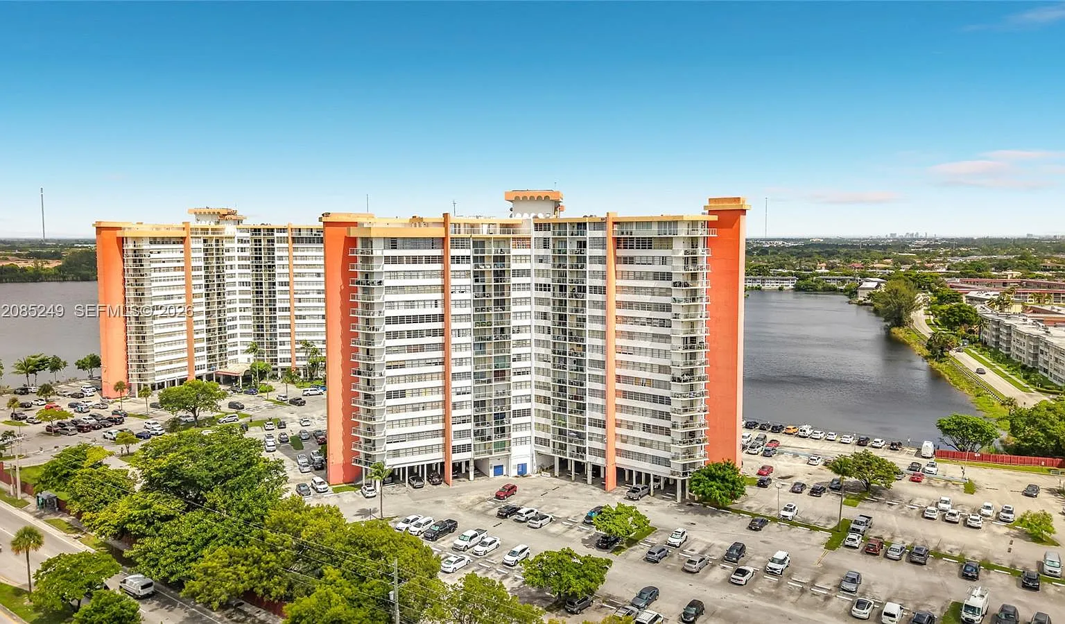 Buckley Towers Condo - Ea — Photo 1