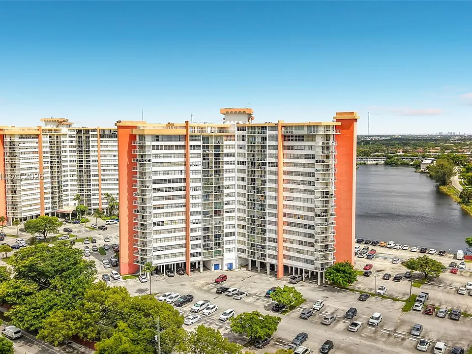 1351 NE Miami Gardens Dr #1414E