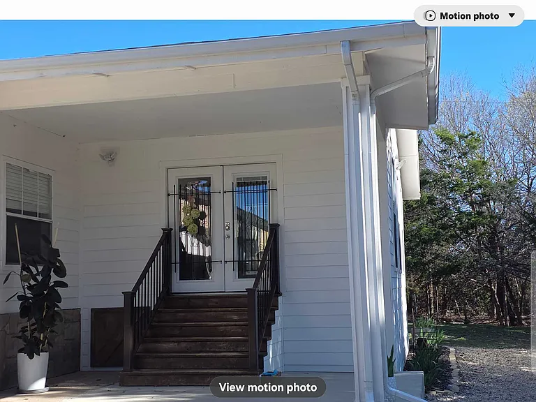 Oak Creek Dr — Photo 1