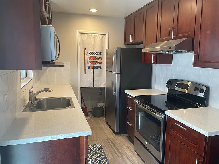 110 Gladys Ave #A — Photo 24