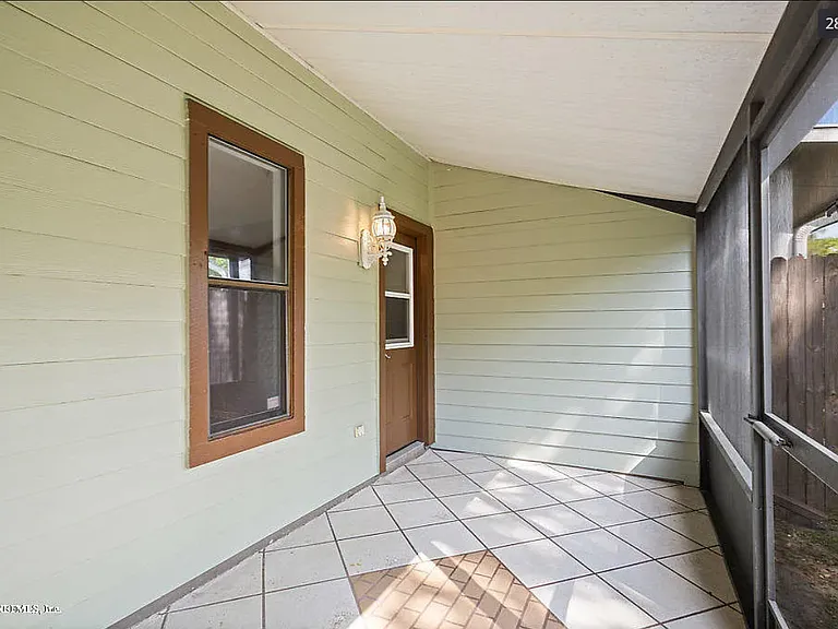 11211 Windtree Dr E — Photo 26