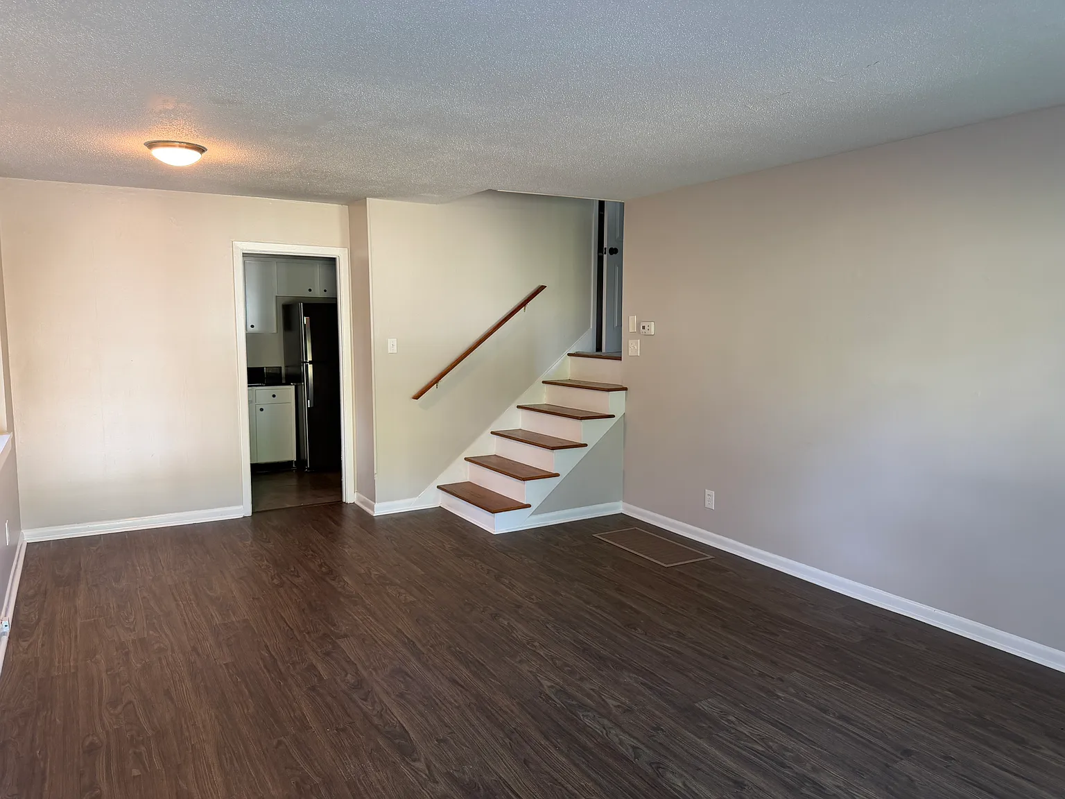 3 bed, 1000 sqft, $1,500 — Photo 3