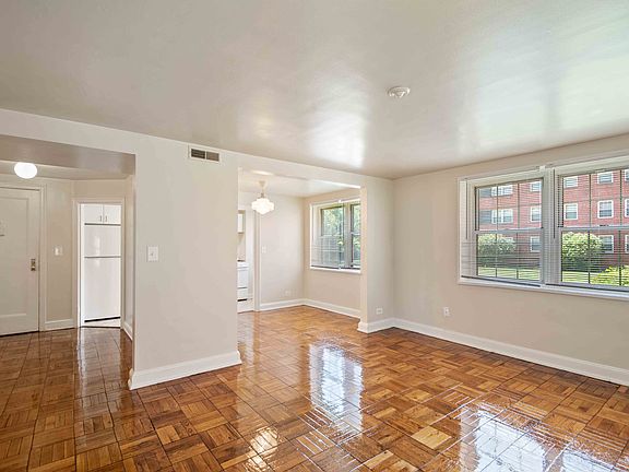 4th image of 3603 Glengyle Ave #M5