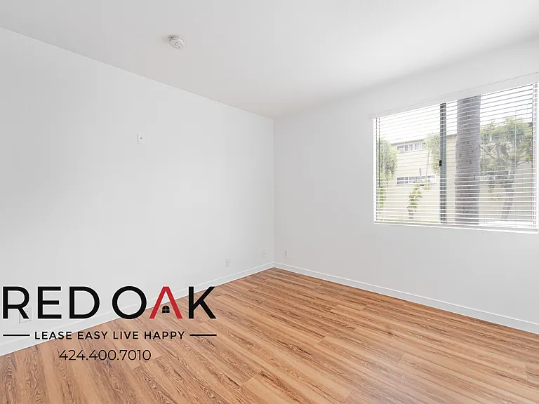 7370 Hawthorn Ave #105 — Photo 14