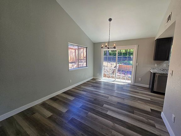 5th image of 928 Mikkelsen Dr