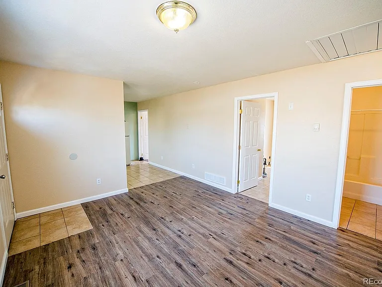 55 N 10th Ave #B — Photo 2