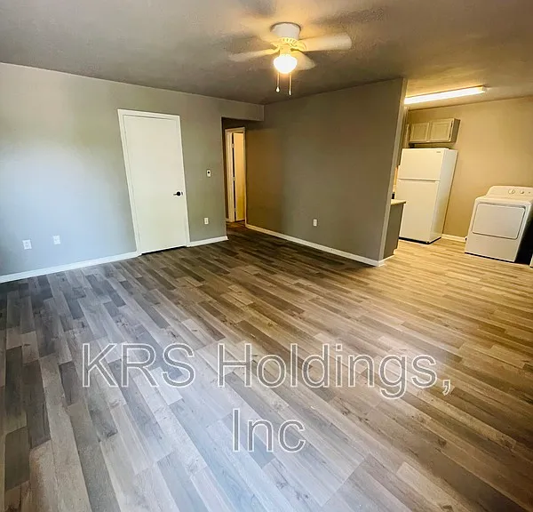 318 E Little Creek Rd #B — Photo 3