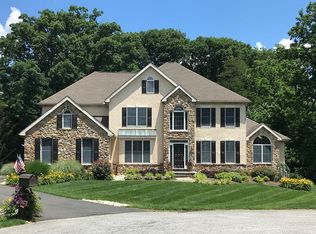 6 Meadow Glen Ln, Wilmington, DE 19810