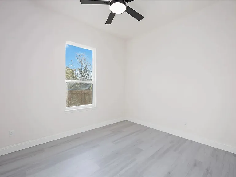 5862 Southington St — Photo 21