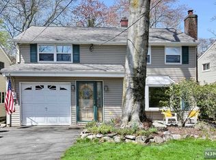 22 Ridge St, Waldwick, NJ 07463