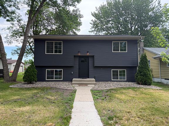 3rd image of 113 Cedar St S