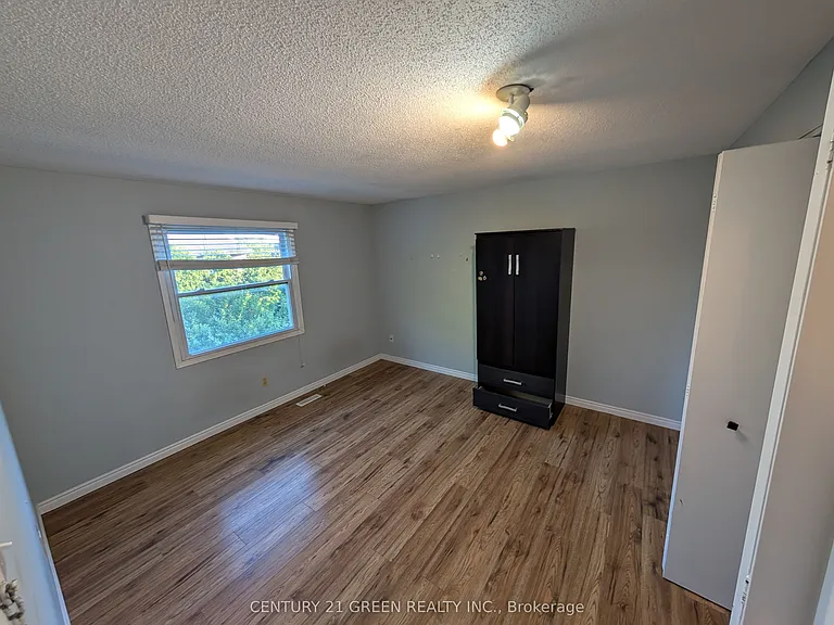 61 Ashley Cres — Photo 30