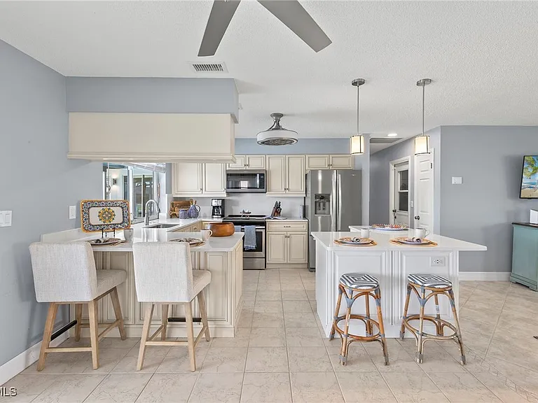 5240 SW 2nd Pl — Photo 9