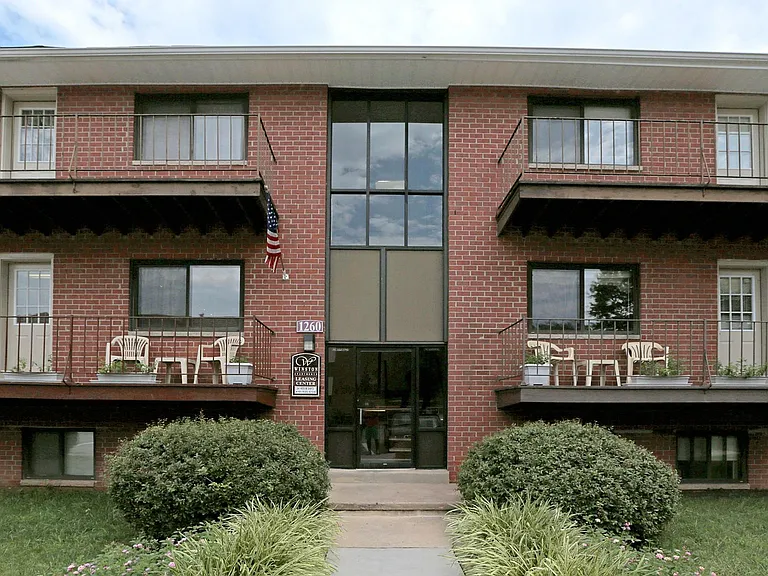Winston Apartments — Photo 16