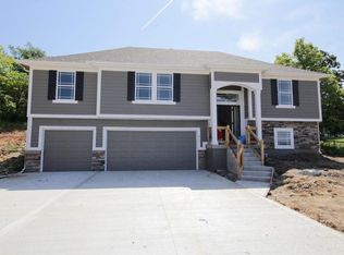 1402 NW Maple Dr, Grain Valley, MO 64029