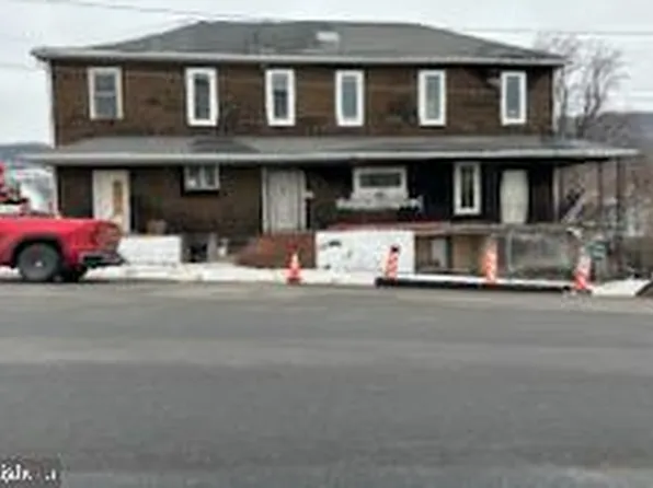 301 East Ave, Mount Carmel, PA 17851