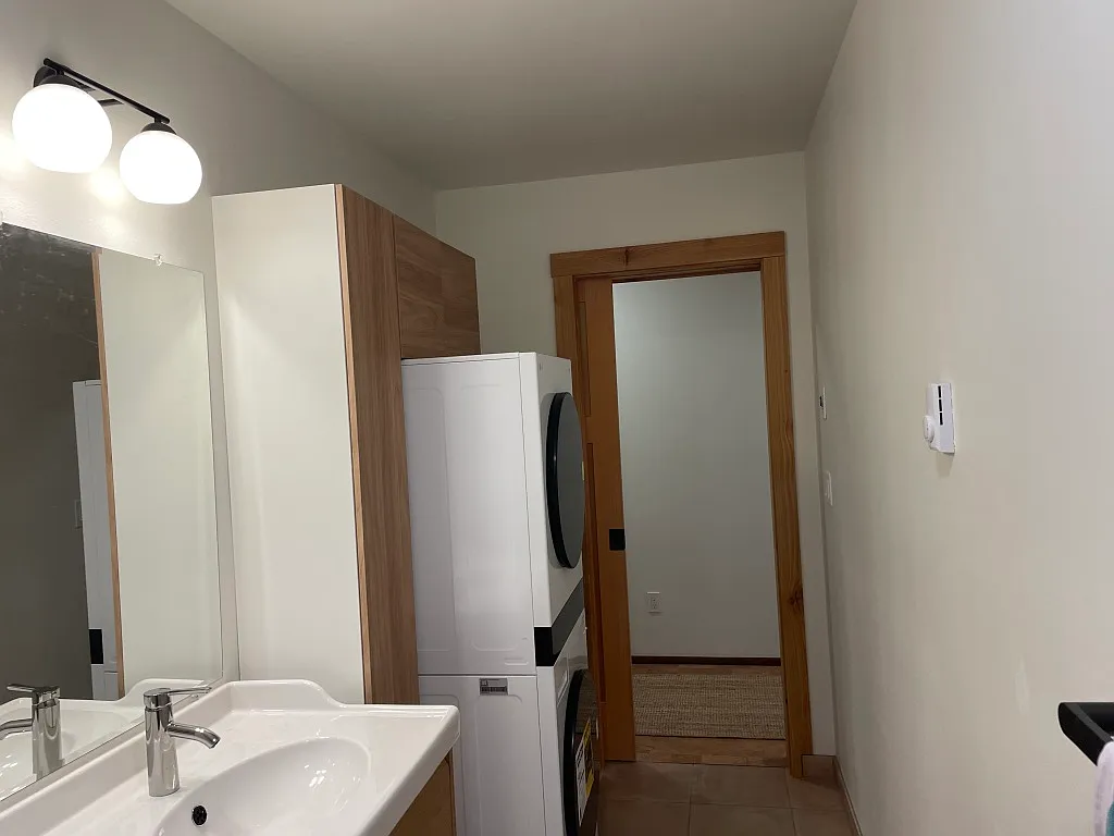 1 bed, 576 sqft, $2,150 — Photo 3