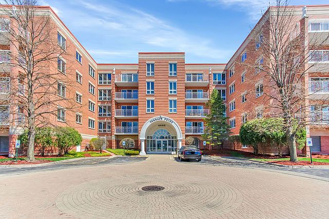 1st image of 4655 N Cumberland Ave APT 204