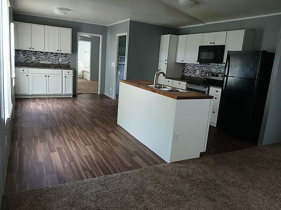 3rd image of 305 Elms Rd #4A