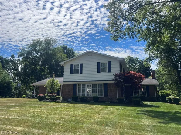 832 E 5th St, Dover, OH 44622