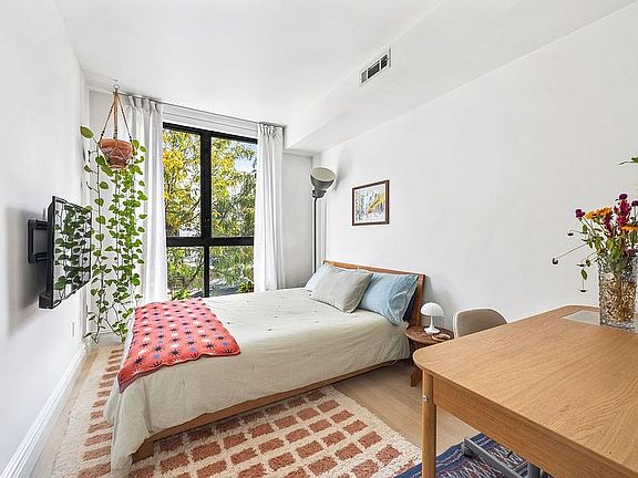 4th image of 447 Decatur St #2B