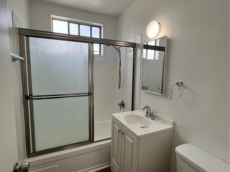 2844 Ardmore Ave #8 — Photo 8