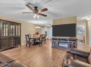 383B Chatham Ct, Lakewood, NJ 08701