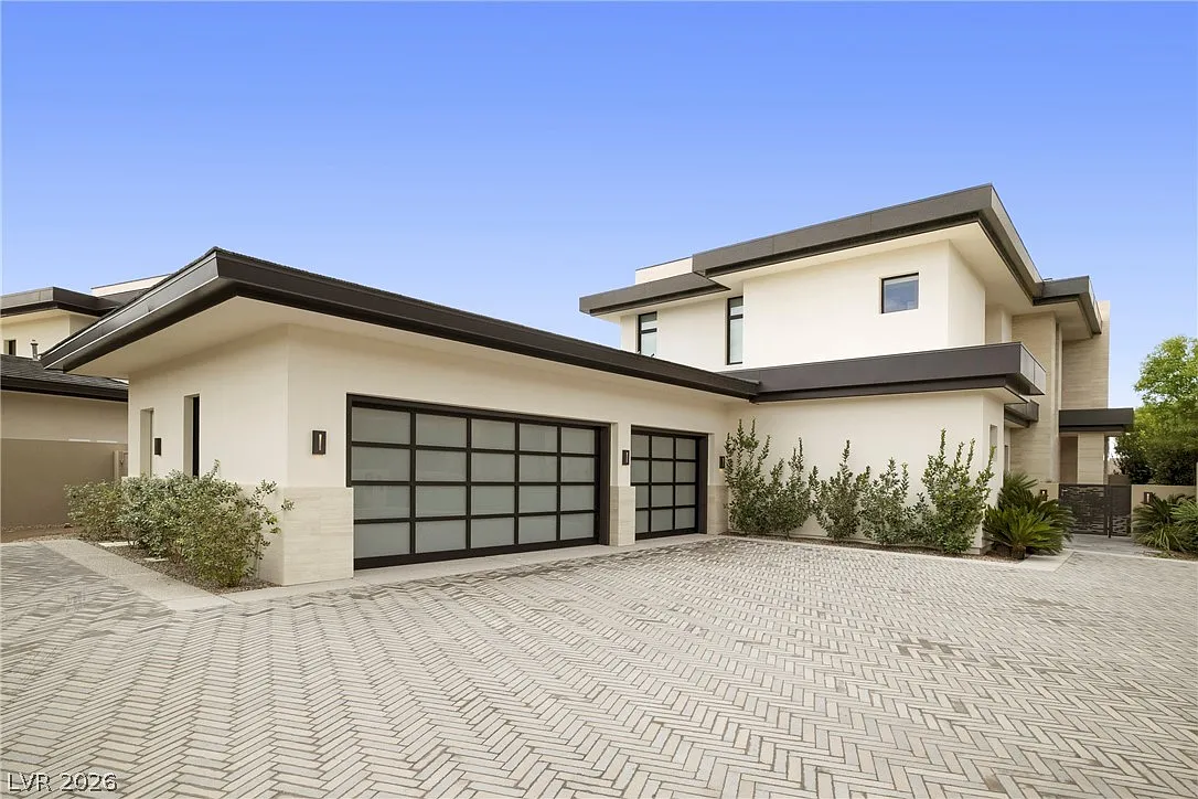 5 bed, 7.0 bath, 5616 sqft, $35,000 — Photo 1
