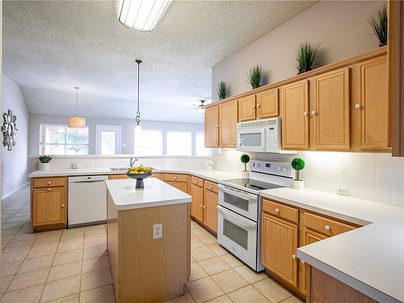 5th image of 4607 Highlands Dr