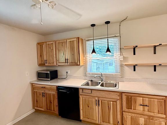 5th image of 1606 Gary St