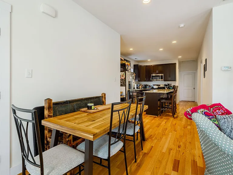 408 N Robinson — Photo 8