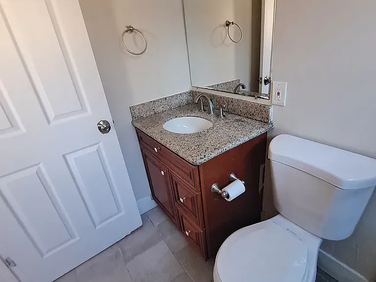 509 Maple St #2 — Photo 9