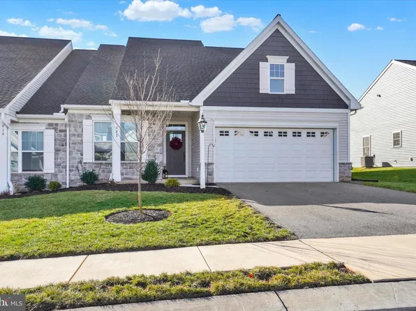 922 Shadowbrooke Dr, Dover, PA 17315