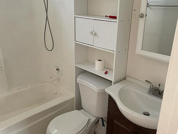 5th image of 12640 Julian Ave Unit C