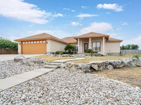 105 La Paloma Dr, Del Rio, TX 78840