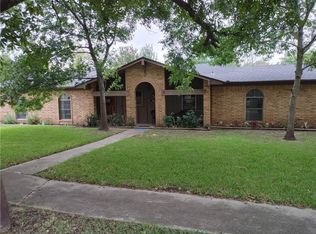 104 Alamo Dr, Mc Gregor, TX 76657