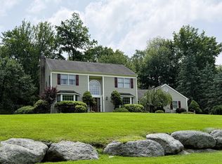 1 Thorn Dr, Highland Mills, NY 10930