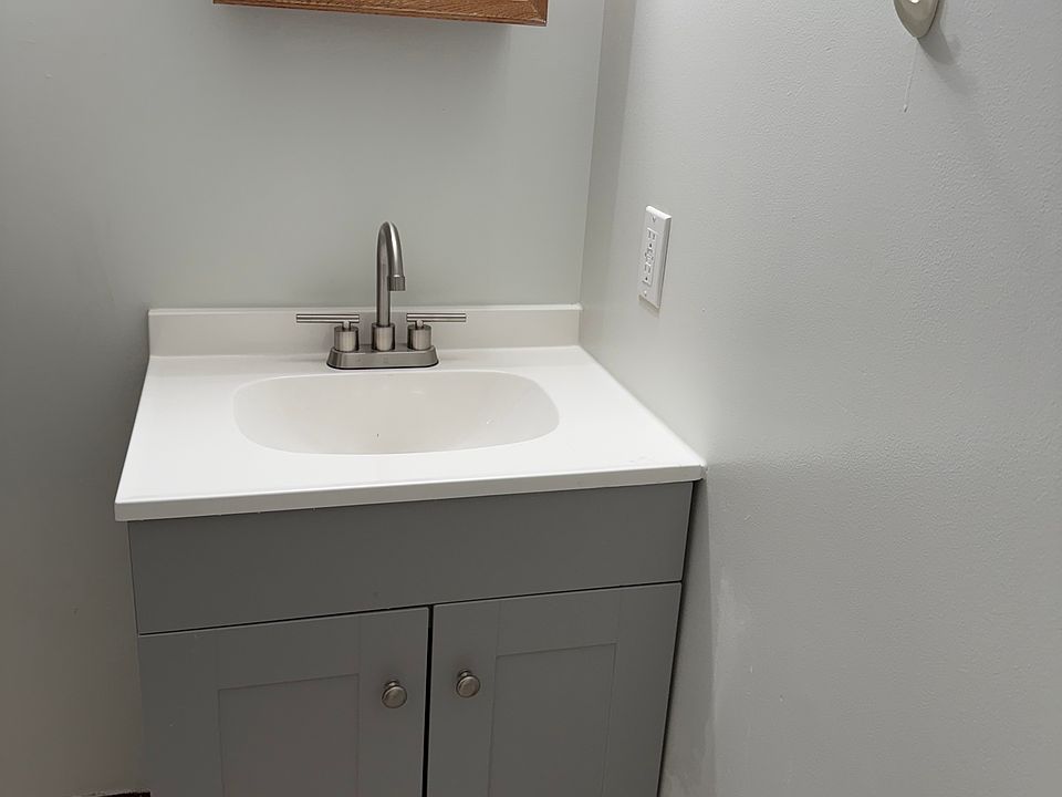 2nd image of 500 Boyden Ave #1