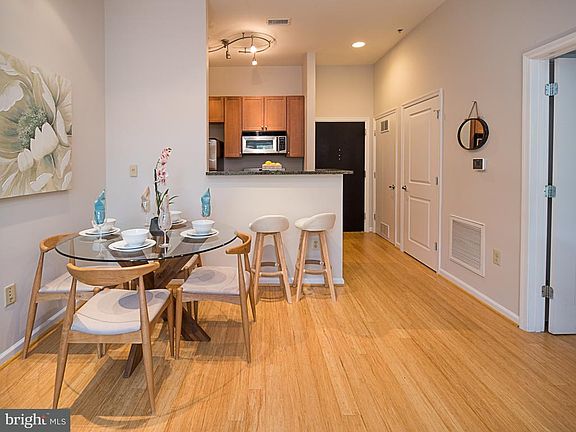 5th image of 309 Holland Ln Unit 137