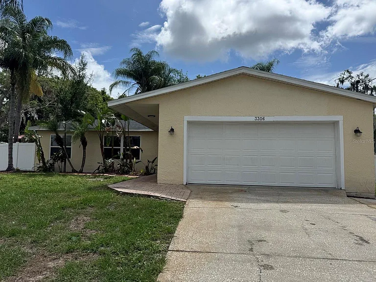 3306 Lake Saxon Dr — Photo 1