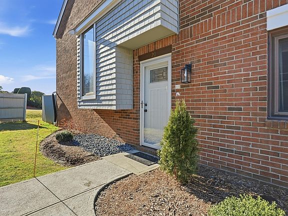 4th image of 20 Rosewood Dr
